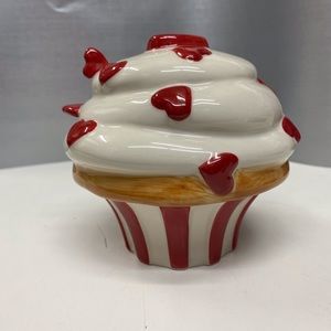 Cupcake bank with red hearts 4.5”